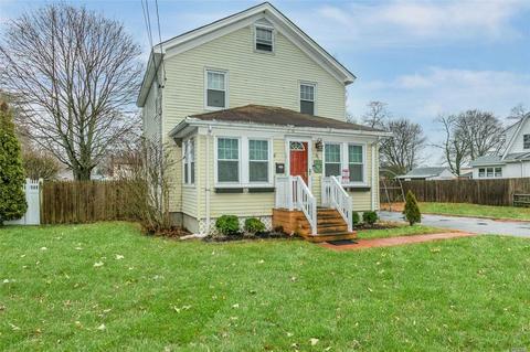 18 Vernon St, Patchogue, NY 11772 photo 1