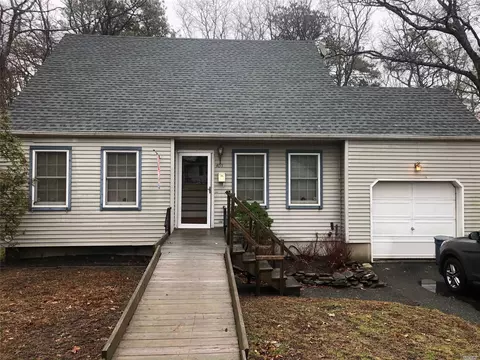 405 Kane Ave, Patchogue, NY 11772 photo 1
