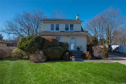 108 Bailey Ave, Patchogue, NY 11772 photo 1