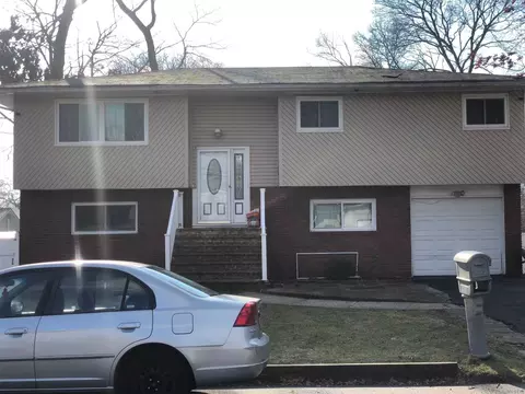 118 Wright St, West Babylon, NY 11704 photo 1