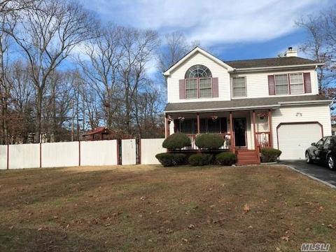 3 Coventry Ave, Mastic, NY 11950 photo 1