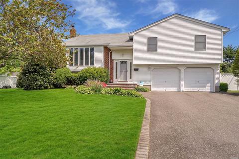 1 Splitrail Pl, Commack, NY 11725 photo 1
