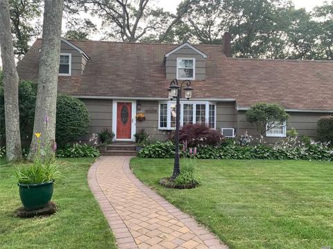 188 Phyllis Dr, Patchogue, NY 11772 photo 1