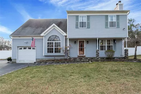 2 Peter St, Coram, NY 11727 photo 1
