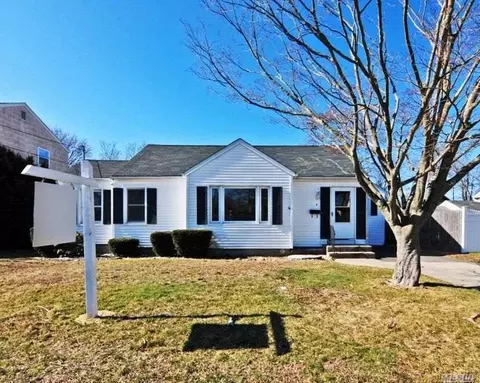 4 Grenville Ave, Patchogue, NY 11772 photo 1