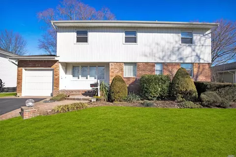 32 Julliard Dr, Plainview, NY 11803 photo 1