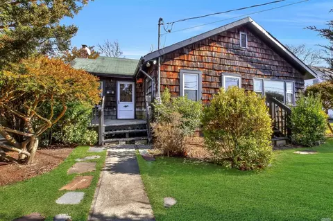 1 Elgin Pl, Patchogue, NY 11772 photo 1