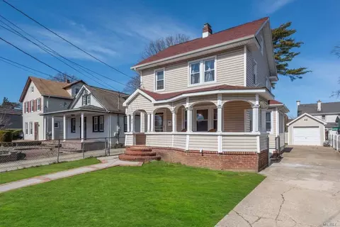 27 Willow Ave, Hempstead, NY 11550 photo 1