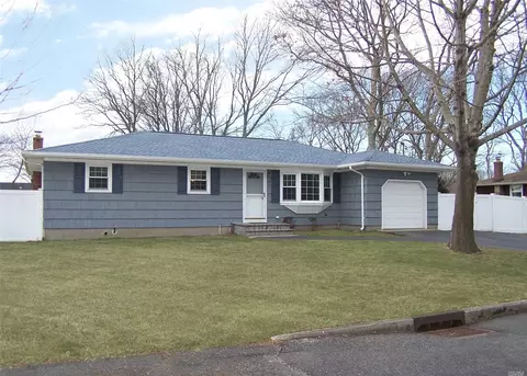 6 Peekskill Ave, Patchogue, NY 11772 photo 1
