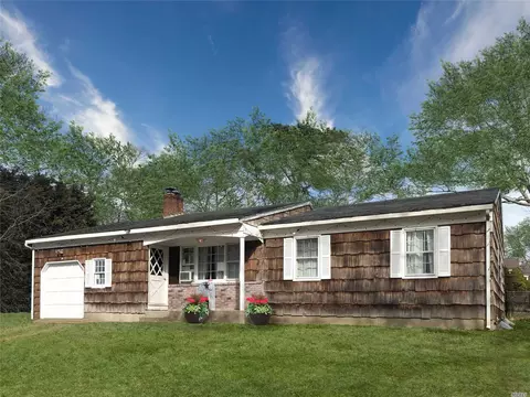 10 Pineview Ln, Hampton Bays, NY 11946 photo 1