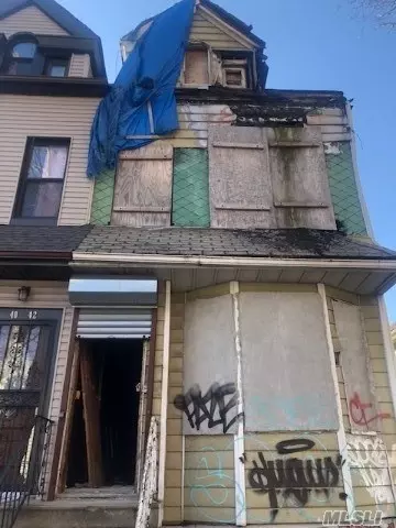 40-40 69th St, Flushing, NY 11377 photo 1