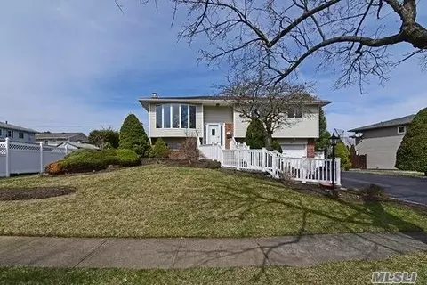 21 Plowboy Path, Commack, NY 11725 photo 1