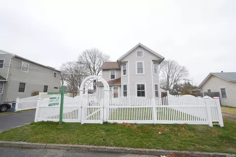 63 Silver St, Patchogue, NY 11772 photo 1