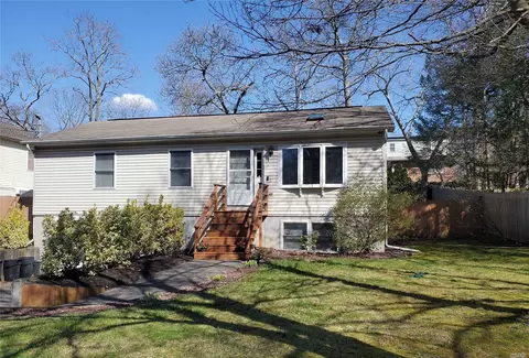103 Clinton Ave, Mastic, NY 11950 photo 1