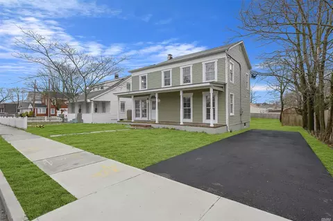 83 Bay Ave, Patchogue, NY 11772 photo 1