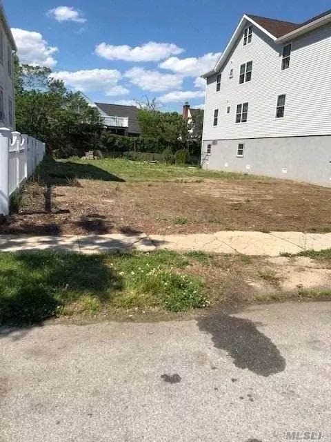 343 E Walnut St, Long Beach, NY 11561 photo 1