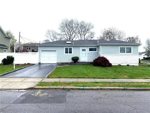 45 Melony Ave, Plainview, NY 11803 photo 1