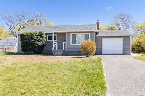 44 Sycamore St, Patchogue, NY 11772 photo 1