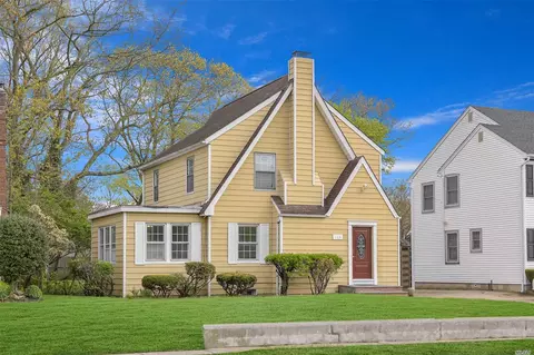 115 E Roe Blvd, Patchogue, NY 11772 photo 1