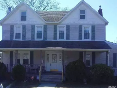 184 Cedar Ave, Patchogue, NY 11772 photo 1