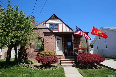 561 Tennyson Ave, North Baldwin, NY 11510 photo 1