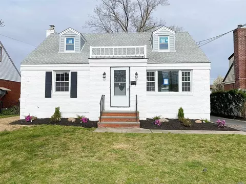 2931 Laurel Ave, Baldwin, NY 11510 photo 1