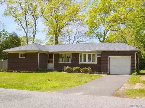 12 Loretta Ct, Coram, NY 11727 photo 1