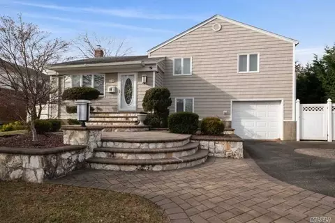 138 Orchard St, Plainview, NY 11803 photo 1
