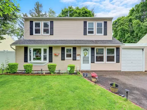 7 Eldorado Blvd, Plainview, NY 11803 photo 1