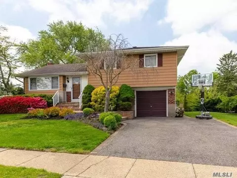 7 Eleanor Ln, Plainview, NY 11803 photo 1