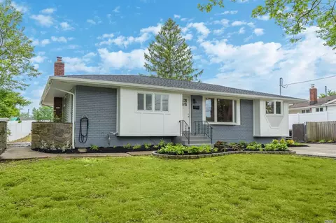 18 Olga Ln, Commack, NY 11725 photo 1
