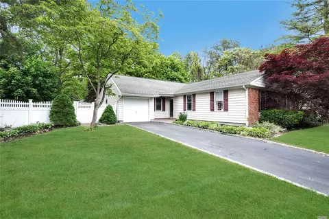 151 N Summit Ave, Patchogue, NY 11772 photo 1