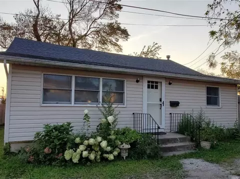 2 Willow Walk, Patchogue, NY 11772 photo 1