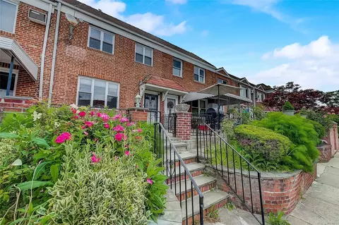 75-05 Utopia Pkwy, Flushing, NY 11366 photo 1