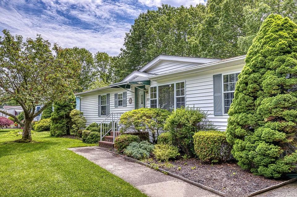 638 Fresh Pond Ave, Calverton, NY 11933 1 photo MLS 3220371 Movoto