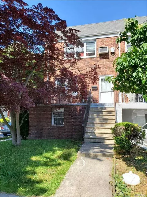 61-42 138 St, Flushing, NY 11367 photo 1