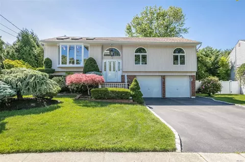 3 Wicks Dr, Commack, NY 11725 photo 1