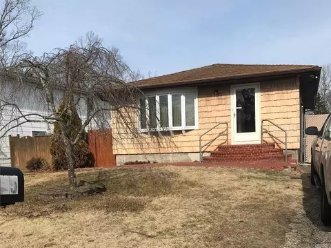 15 Green Ave, Patchogue, NY 11772 photo 1