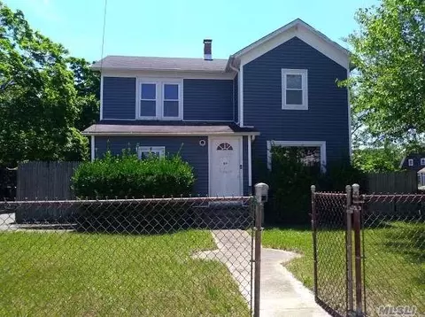 94 Terry St, Patchogue, NY 11772 photo 1