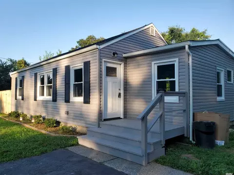 207 Lyman Rd, Patchogue, NY 11772 photo 1
