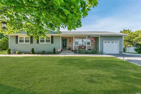 125 E Woodside Ave, Patchogue, NY 11772 photo 1