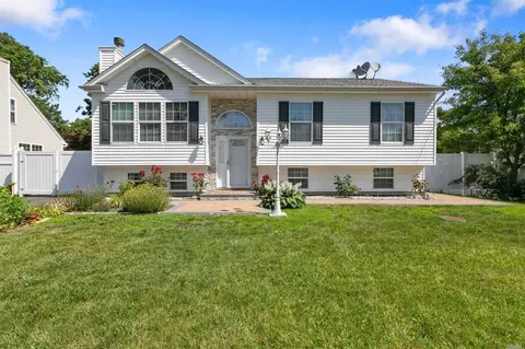 41 Wood Ave, Mastic, NY 11950 photo 1