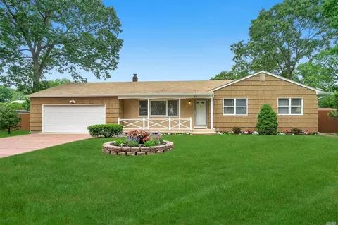 25 Dearborn Ave, Patchogue, NY 11772 photo 1