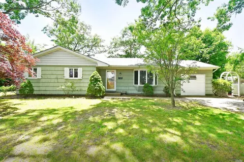 22 E 3rd St, Patchogue, NY 11772 photo 1