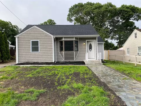 126 Sharp St, Patchogue, NY 11772 photo 1