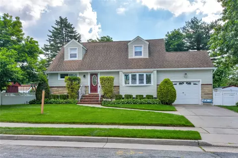 44 Johnson Pl, Hempstead, NY 11550 photo 1