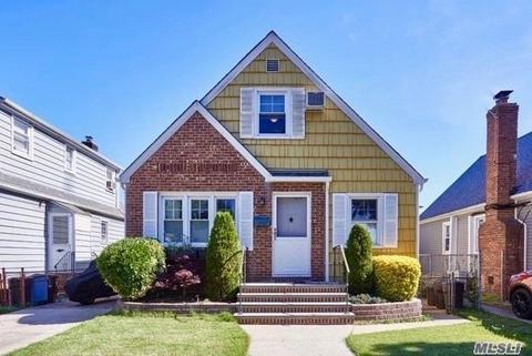 241 25 85th Ave Bellerose Ny 11426 22 Photos Mls 3226068 Movoto