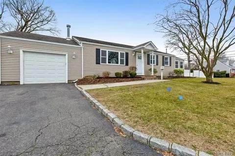 12 W Spruce St, Islip, NY 11751 photo 1