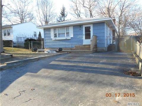 135 Moriches Ave, Mastic, NY 11950 photo 1