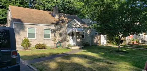 93 Winges Ave, Patchogue, NY 11772 photo 1